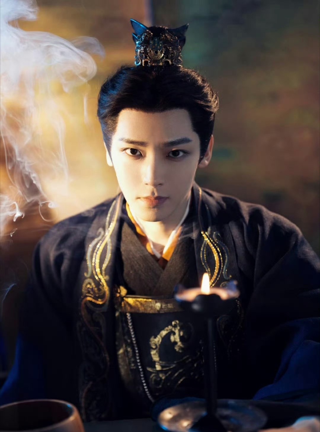 侯明昊上哪进修的演技 谁还在好奇侯明昊去哪进修演技？萧无衣名场面刷屏，眼眶充血、