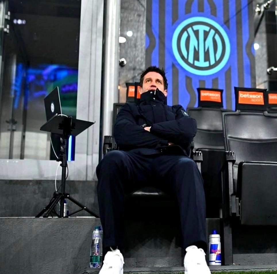 索默这赛季有点飘。踢比萨那球，一次出击送大礼，一次传球直接喂对手，6比2赢了也挡