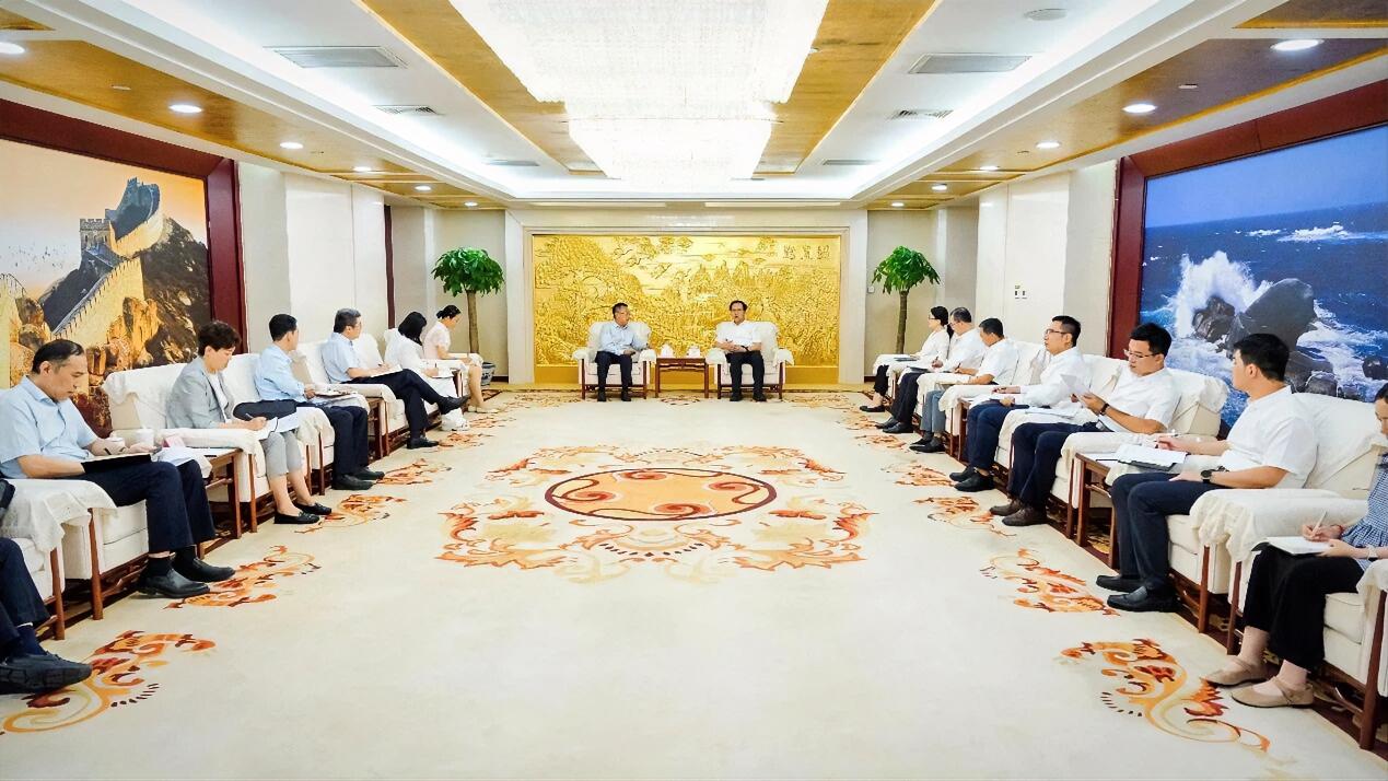 8月7日，中国黄金集团有限公司党委副书记、董事、总经理殷长波在集团总部会见中国建