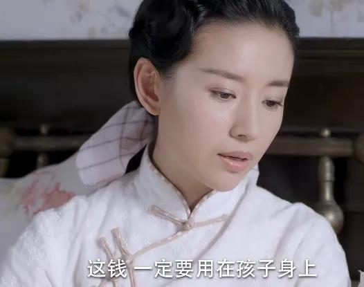 《花开如梦》
娴把孟雨农寄来的钱给了母亲，但是她要母亲答应她，这钱一定要用在孩子