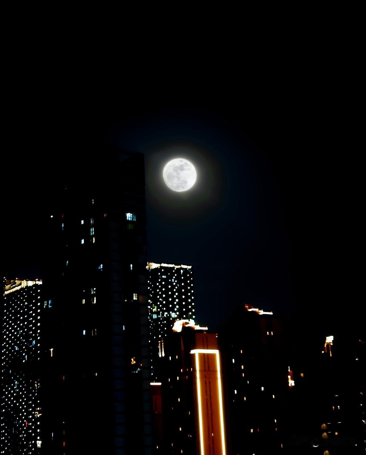 月上高楼思乡愁
莫回头
槛外龙江空自流
月夜思乡照 游子思乡诗 游子思乡吟 对月