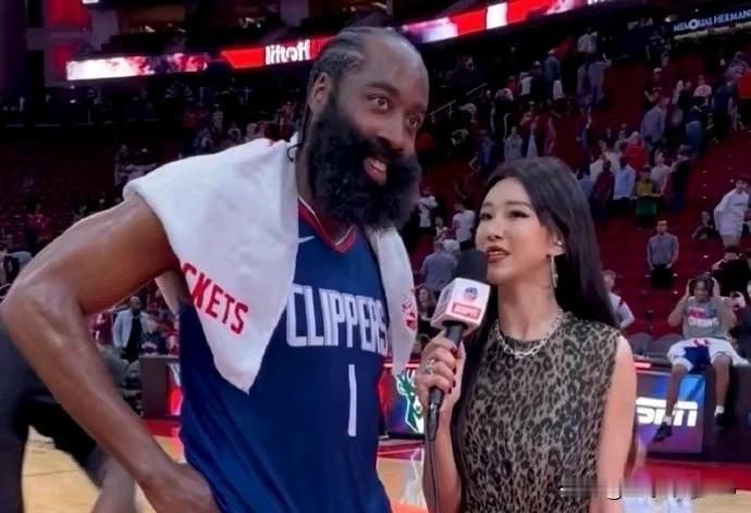 快船赛季最佳之败，损掉鹈鹕和国王，笑看湖人勇士相杀，却是在布局二轮战。
快船10