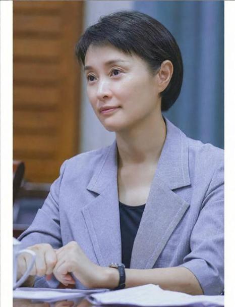 54岁吴越坦言一生只恋一次，通透活法打破世俗对女性人生的刻板标准。

近期吴越在