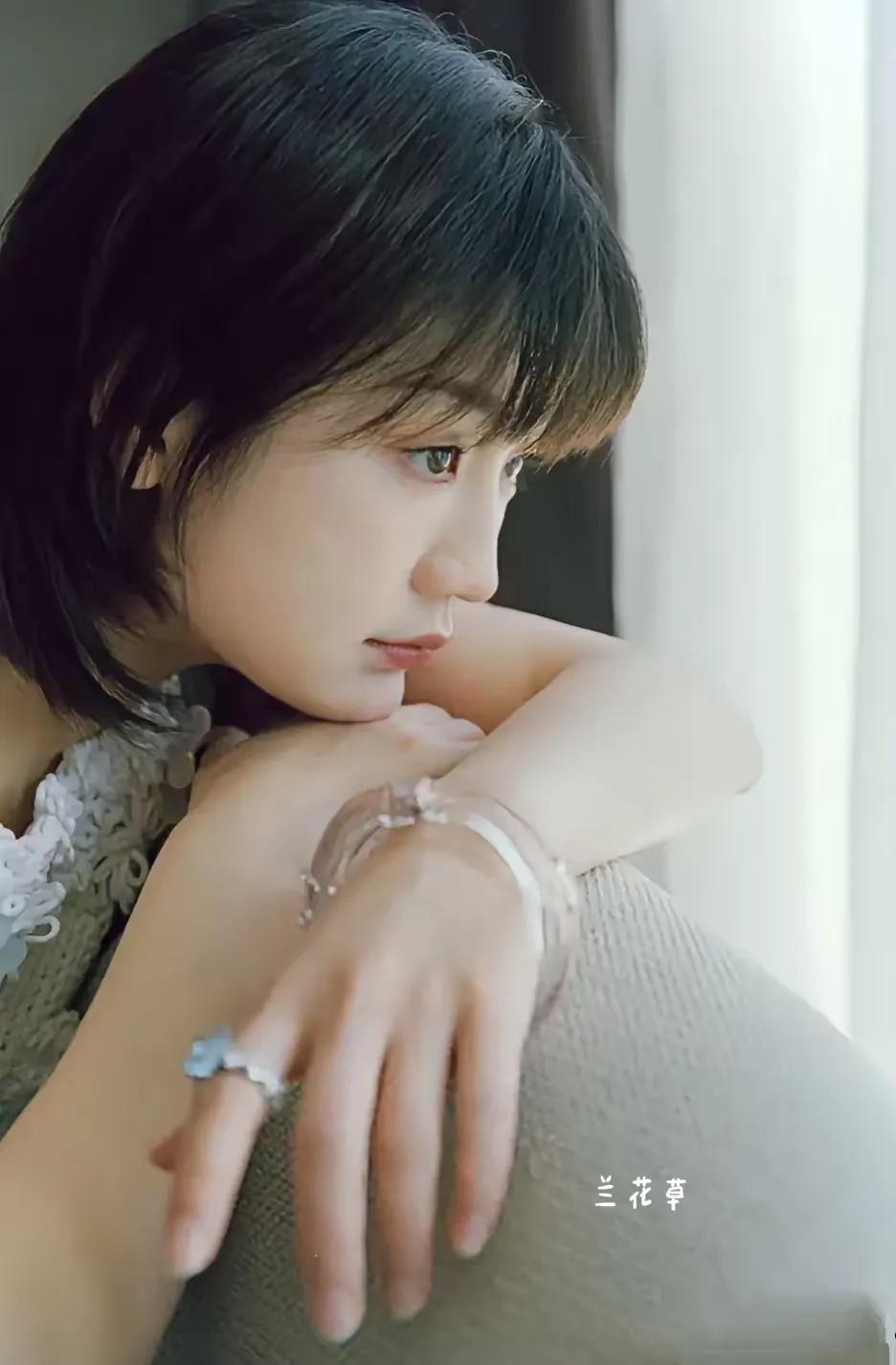 淡妆陈梦美呆了。
再来看看她的生活照，自然，清新，美丽。
这就是陈梦，一个具有拼