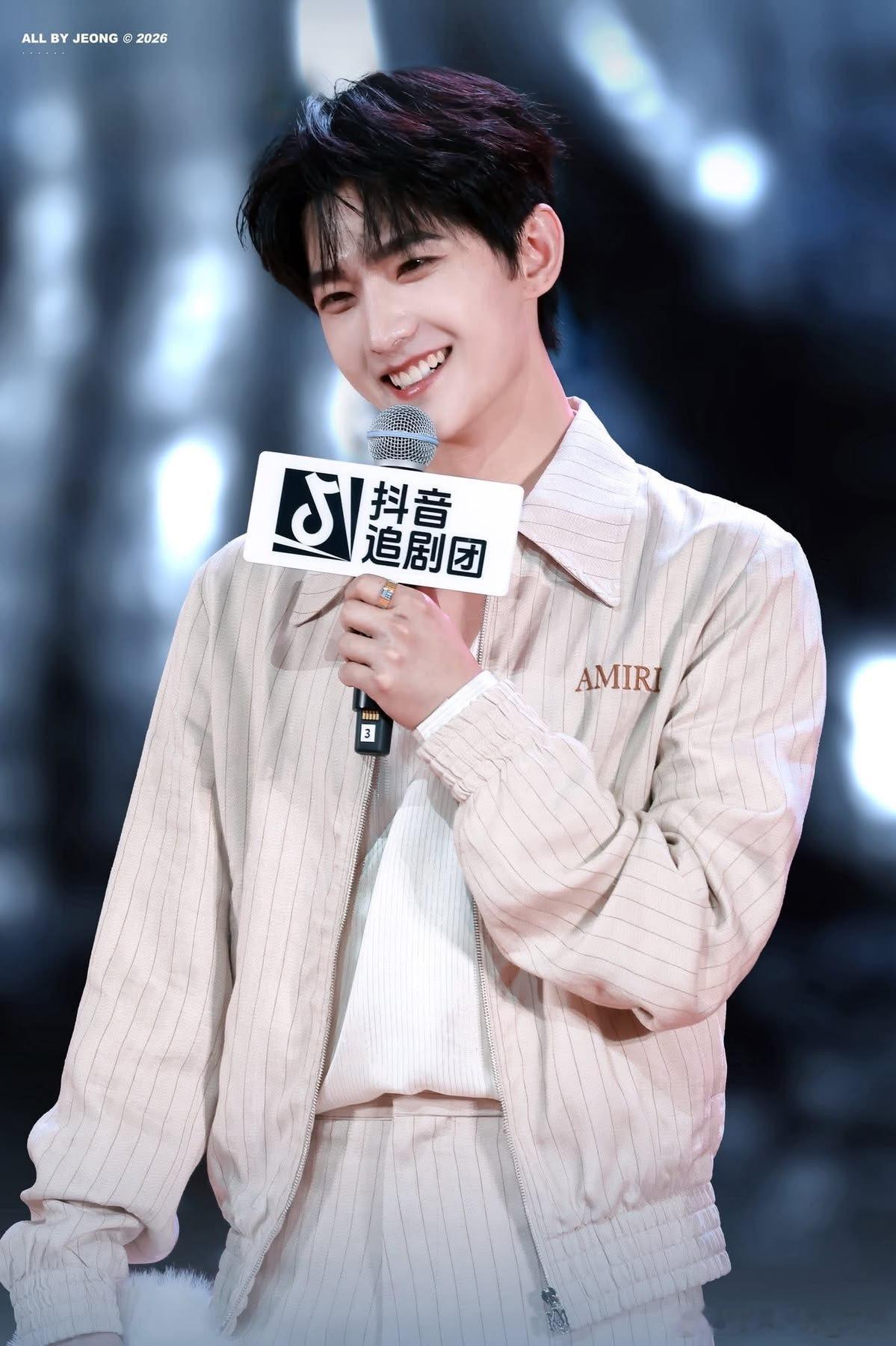 杨洋雨霖铃 yy 杨洋展昭”因为你，我学会了坚持与努力，成为更好的自己"