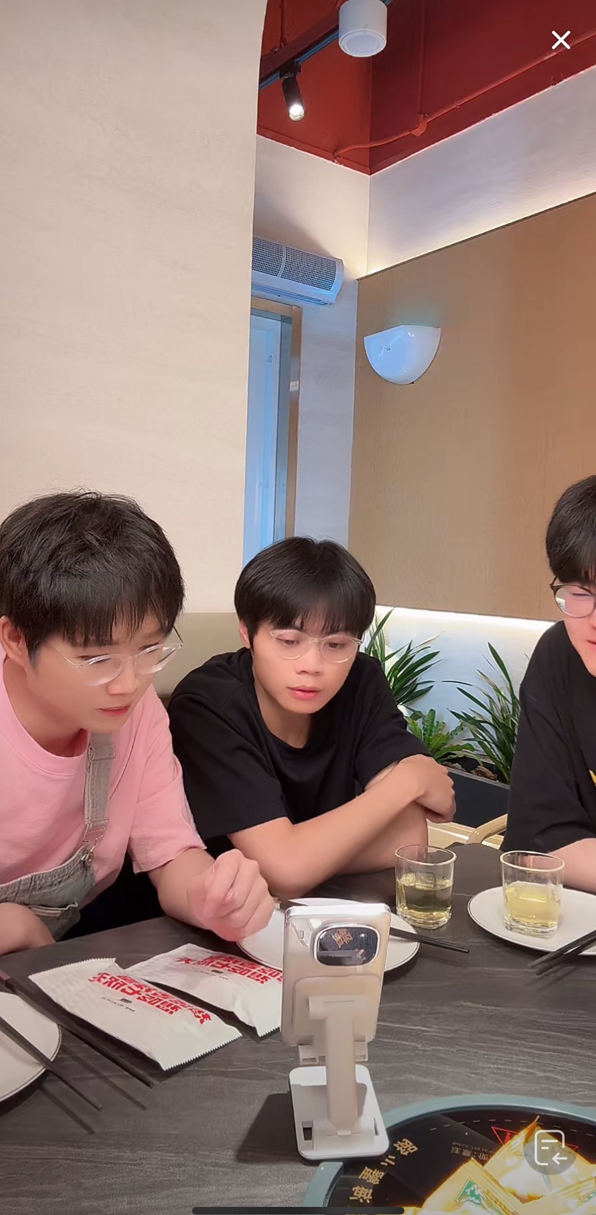 久诚、最初、九龙合体直播了？他说他们现在在一起干？ 