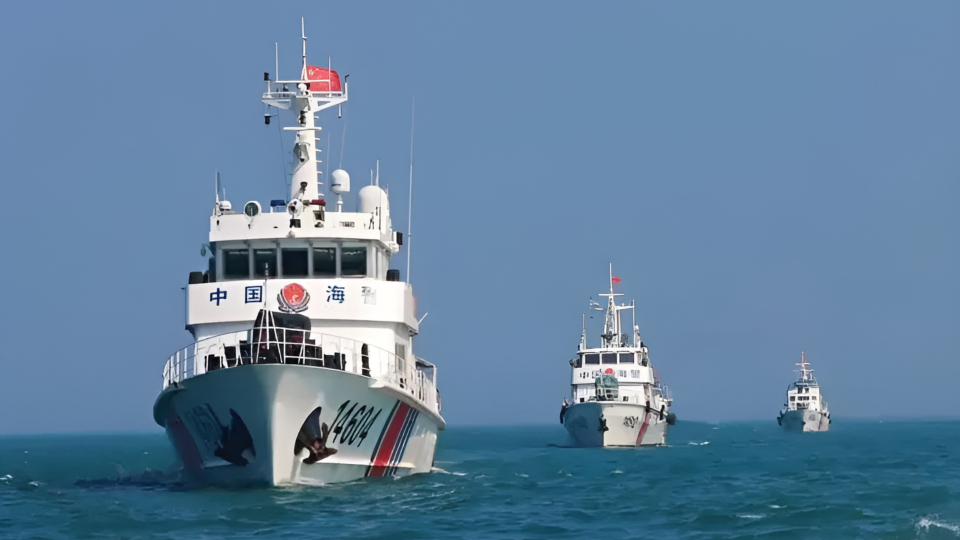 【日本“瑞宝丸”号渔船非法进入中国赤尾屿领海，#中国海警依法警告驱离日本船只# 