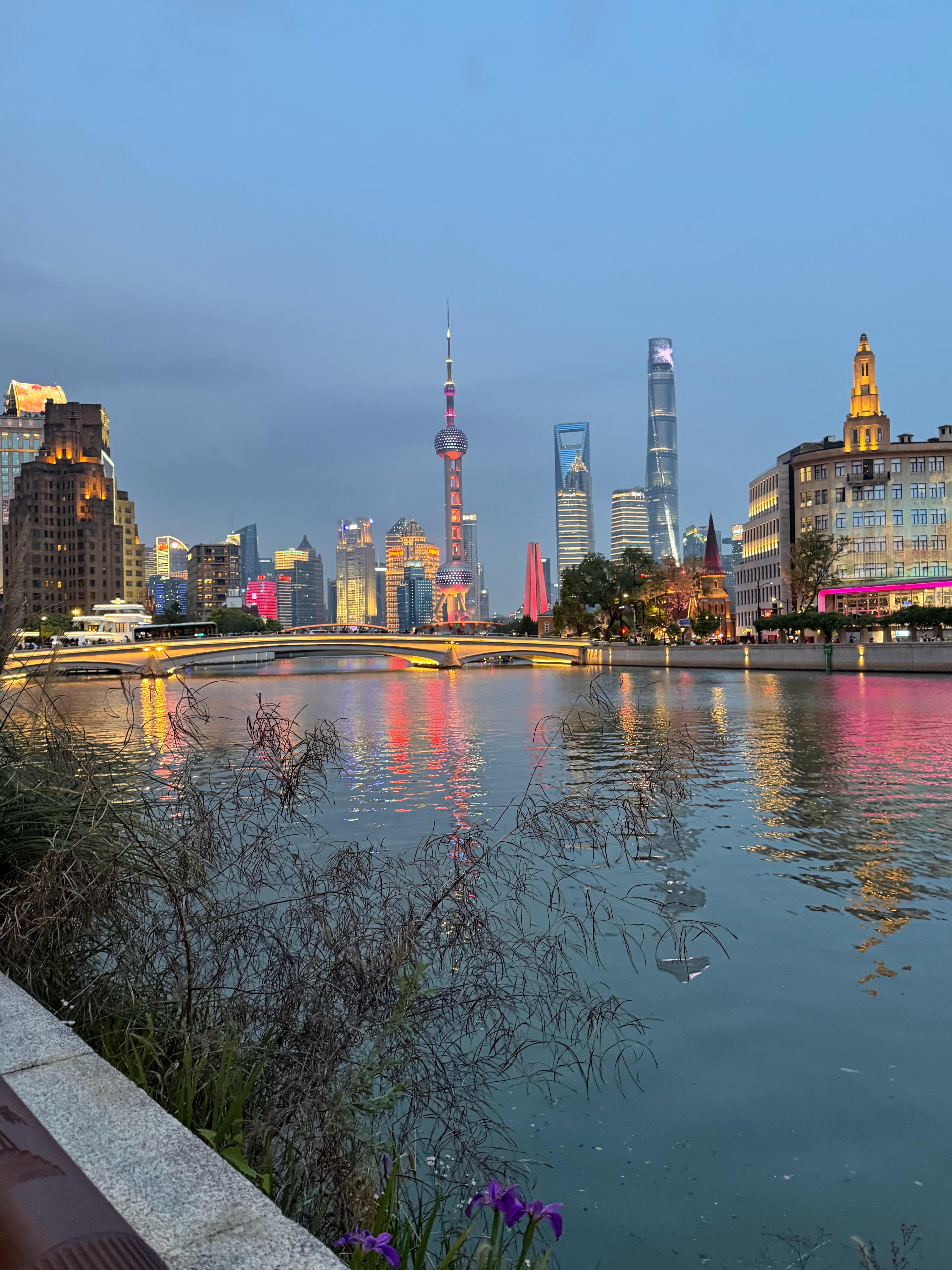 亚洲顶美一线江景你要问上海到底哪里好玩，我也不知道。City Walk不是所有人