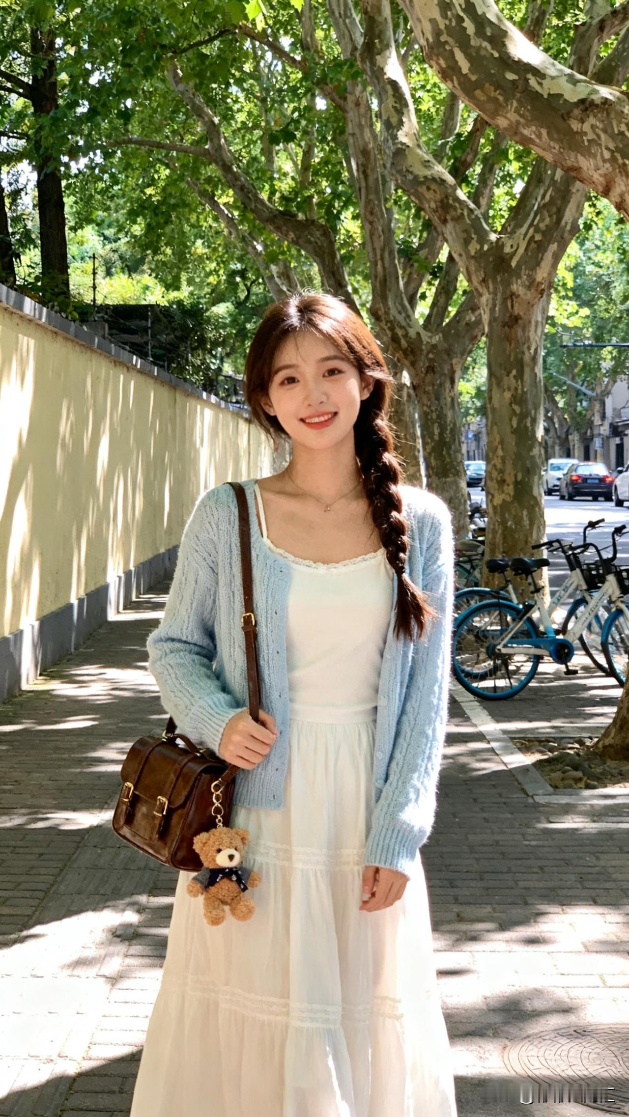 保存切开的柚子有几个小妙招。如果柚子已剥好，用保鲜膜裹上，能减少水分流失，注意别