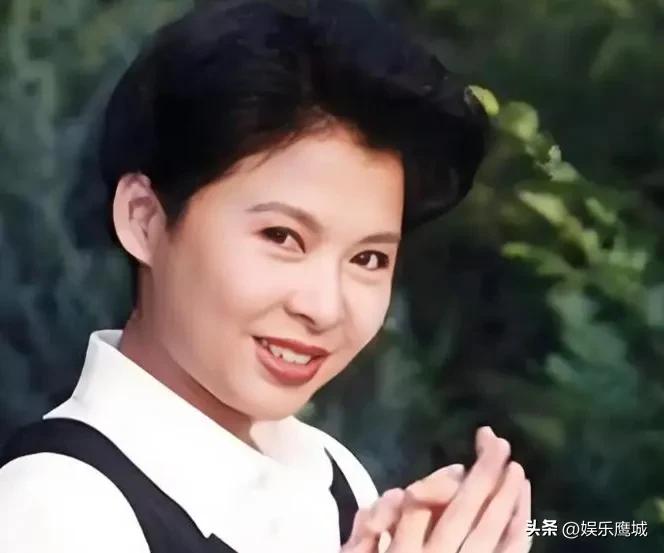 赖昌星狱中摩挲泛黄门票，一段与董文华交织利益情感的隐秘往事浮出水面。上世纪90年