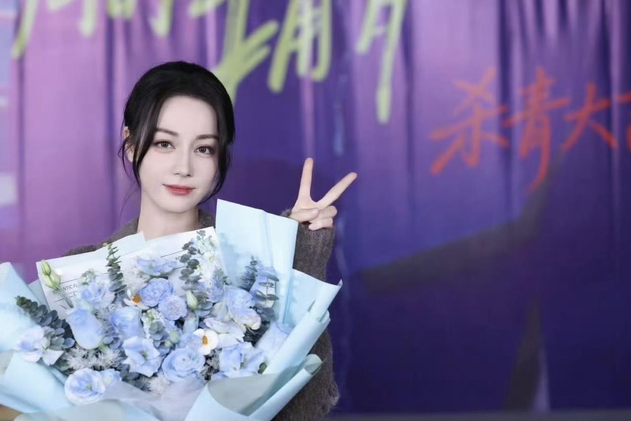 再次惊叹，杀青照美出了新高度[打call] 光影中的侧颜仿佛会讲故事，每一帧都是