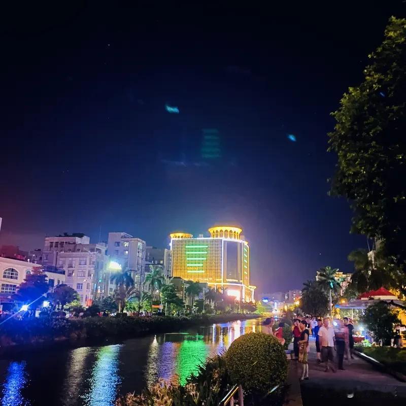 三年后的自己，我想跟你说，希望你已经实现了经济独立，每月有稳定收入和储蓄，面对突