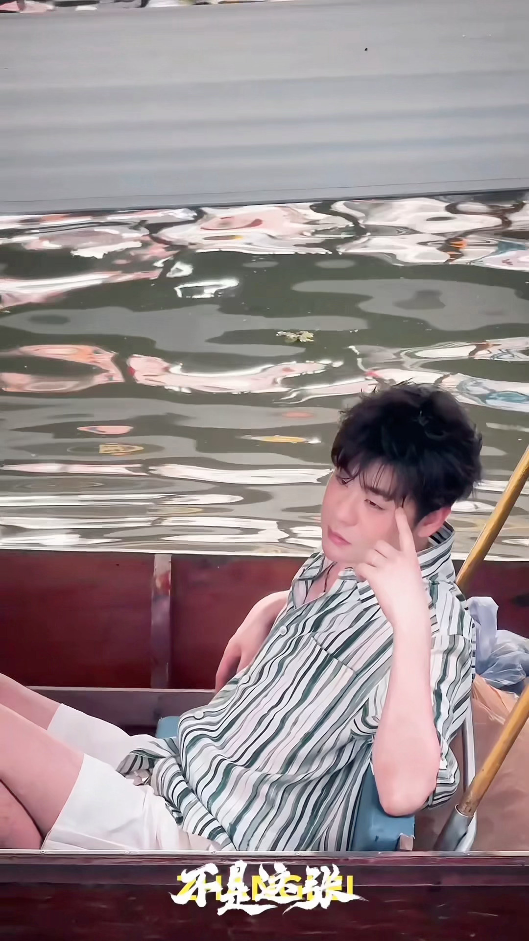 美人如玉，晨光如虹早早早