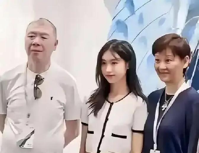 詹姆斯？
场均27分不过是联盟最昂贵的“续航焦虑”！
看看硬数据吧。39岁，年薪