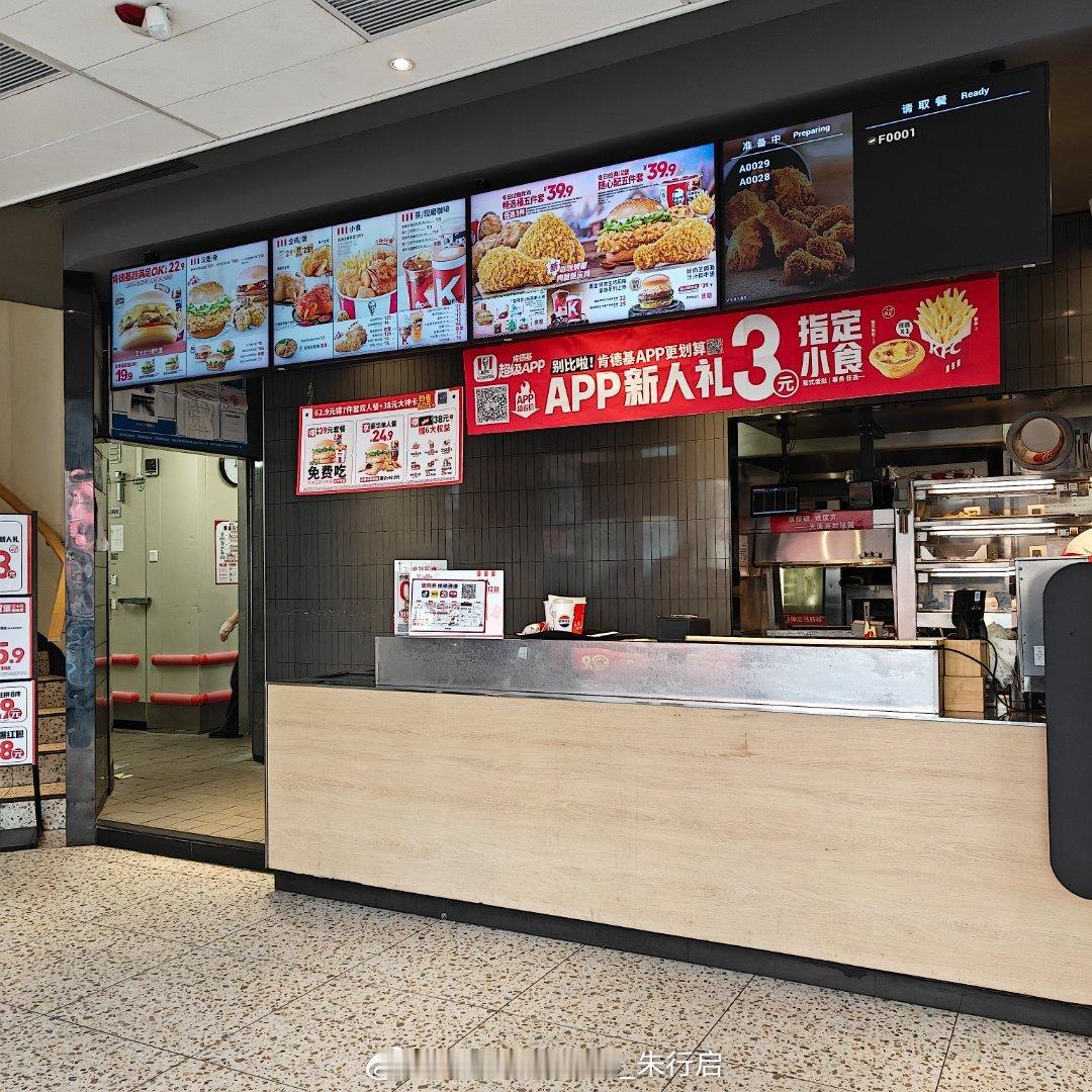 自从上次吃了个肯德基新品现在还是念念不忘继续搞一个咖喱椰子鸡椰酥肉确实很适合圣诞