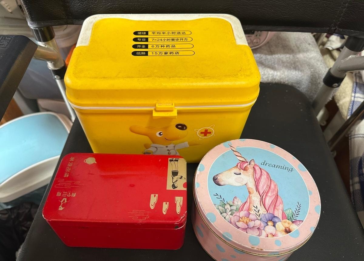 62岁的宁波湾头社区居民舒建梅，数年如一日照料家中三位重病老人，还结对帮扶独居老