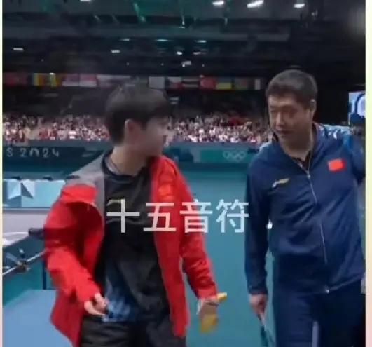 莎莎和邱指导这对师徒，聊天总是又暖又逗莎莎突然问他：“我以后要是嫁人了，你不能老