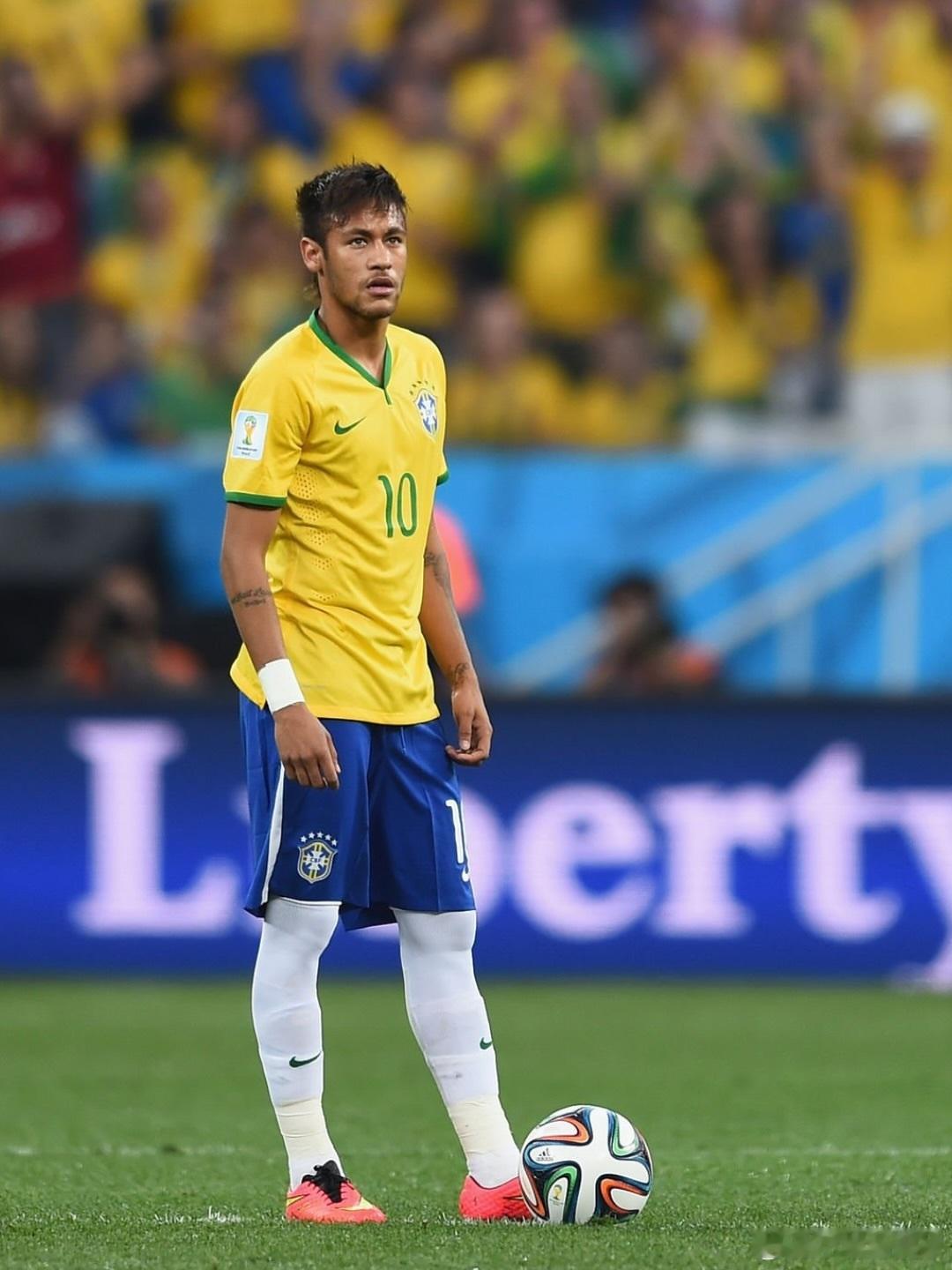 很久没有对足坛近期事件发表评论了，这次想聊聊足坛当下最受关注的话题：内马尔没有入