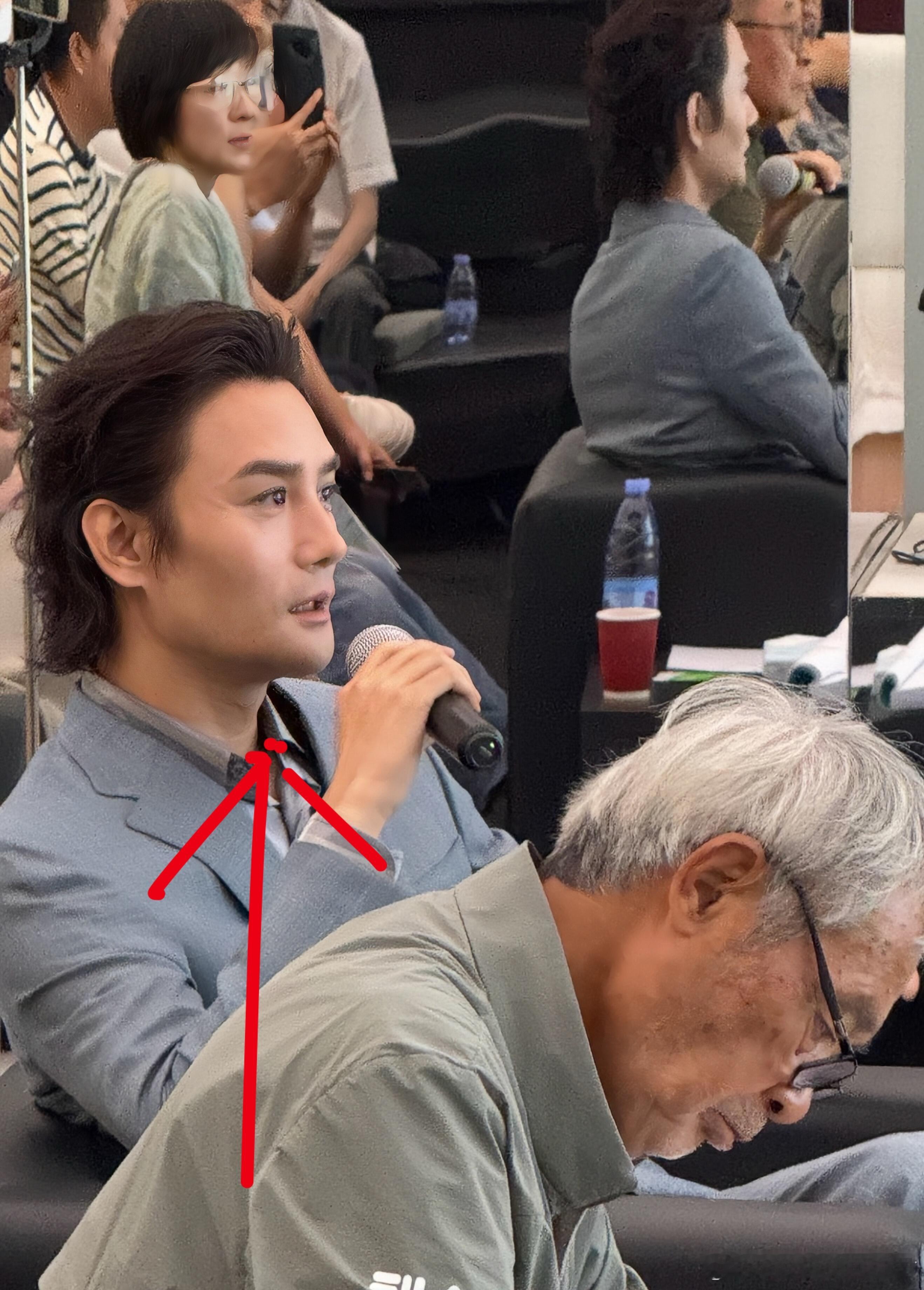 王凯长发造型🈶，最近很流行长发吗？怎么好多男星都开始留长发 ​​​