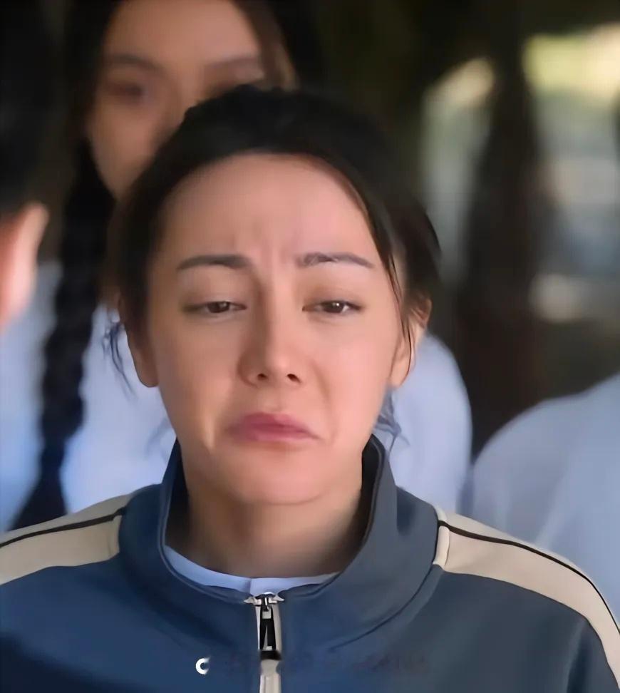 功夫女足可以打7分前半段有点无聊，张小斐角色演的一般有点硬尬搞笑热巴比张小斐演的