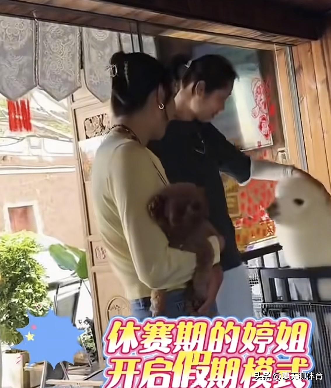 新鲜出炉的朱婷和姚迪！好闺蜜总是形影不离的，前段时间回国休假的朱婷去了云南旅游，