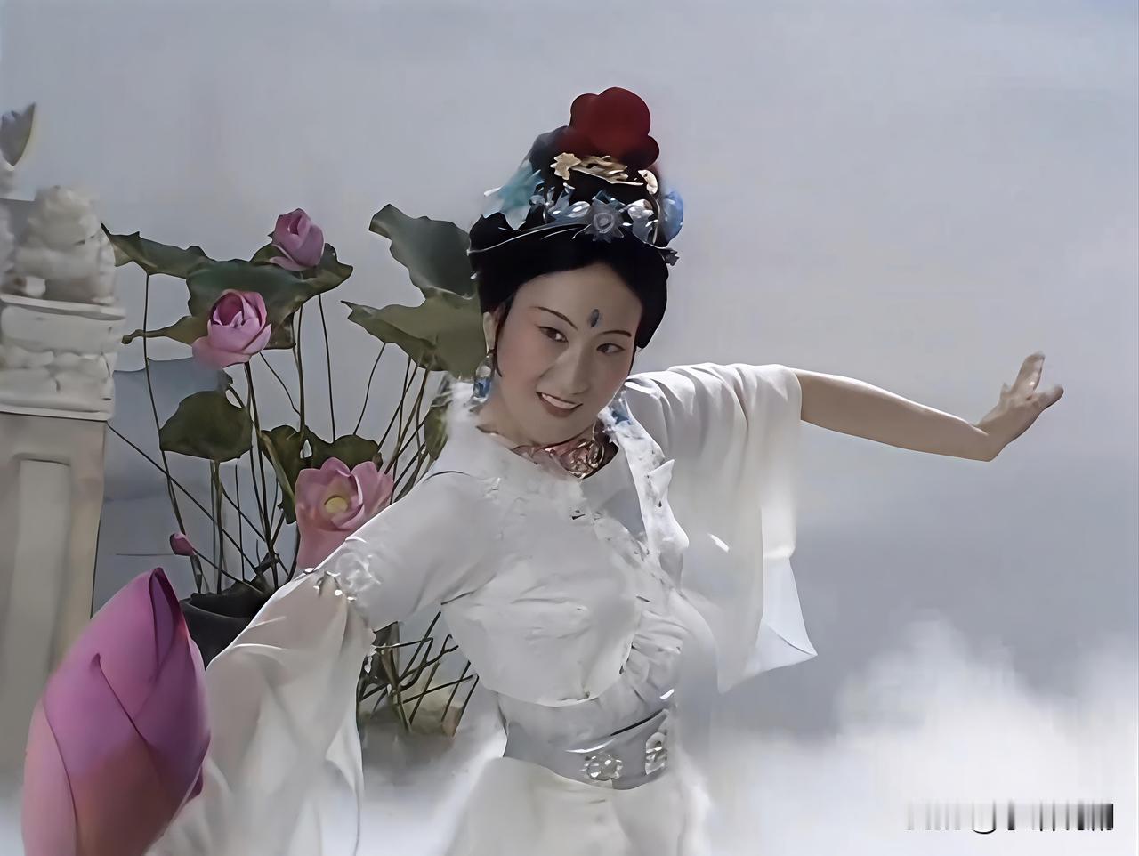 白鹤仙子，是南极仙翁的坐骑，是以白鹤修炼得道的仙女，她象征着长寿吉祥，兼具信使与
