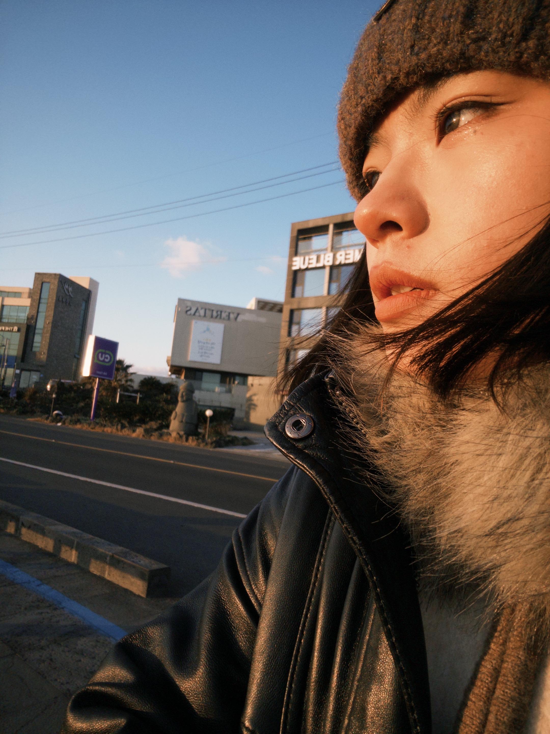 比起成为更好的自己，希望我们都能更好得成为自己。