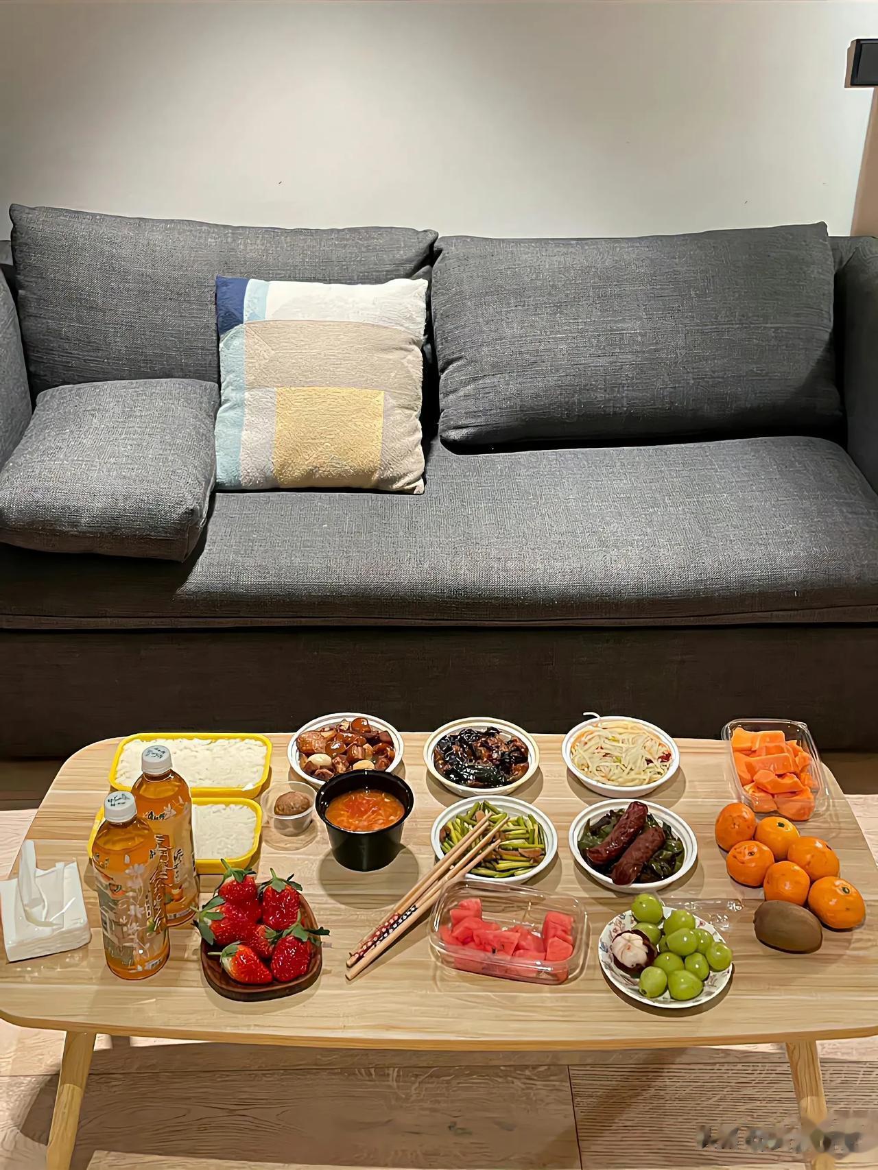 人生就像一道美食，需要调味，需要烘托，需要我们用心去品尝。每一次的美食盛宴，都是