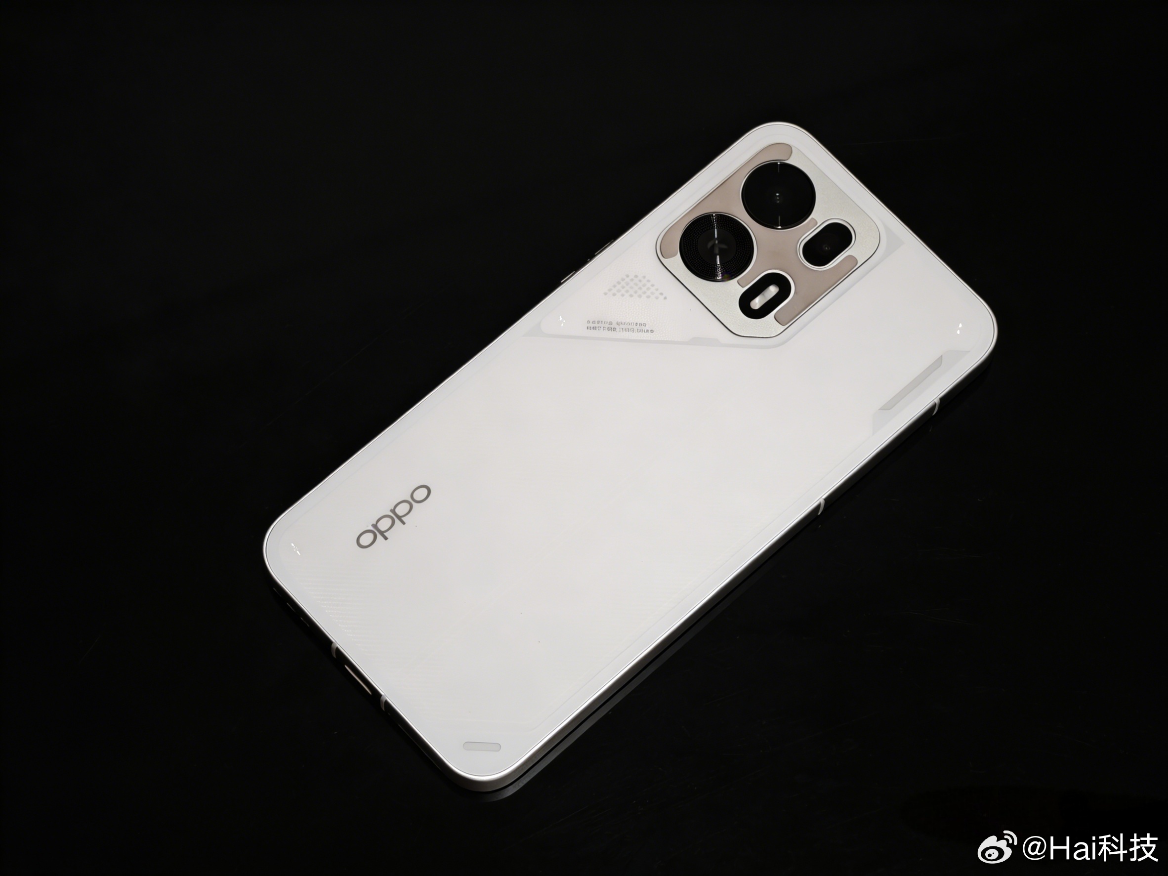 上一个可以DIY镜头的还是真我GT8 Pro，现在在OPPO K15 Pro这里