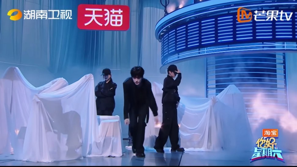 魏哲鸣丁程鑫翻跳TheHills谁懂魏哲鸣丁程鑫双人舞台的含金量啊！眼睛全程被牢