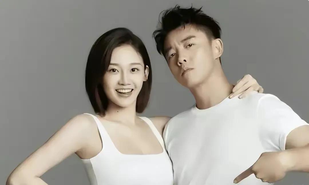 郑凯苗苗婚姻亮红灯？

最近接连刷到几条新闻，说苗苗之所以怀孕生三胎，是为了留住