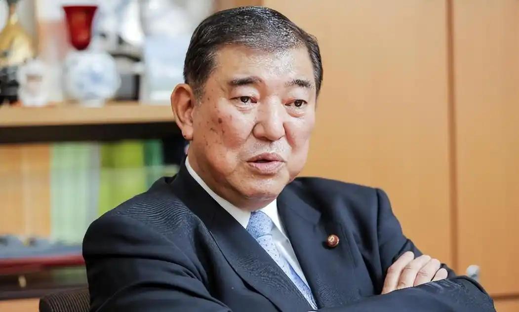 8月15日，石破内阁成员，农林水产大臣小泉进次郎冲上热搜——他高调参拜靖国神社。