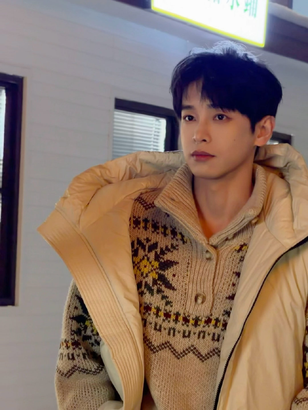 彭昱畅这几天连轴转太辛苦了，又回去拍戏了