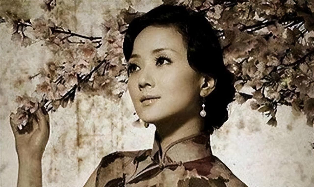 1951年，国民党女特务王化琴，被解放军战士押上刑场准备枪毙。就在这时，一个男人
