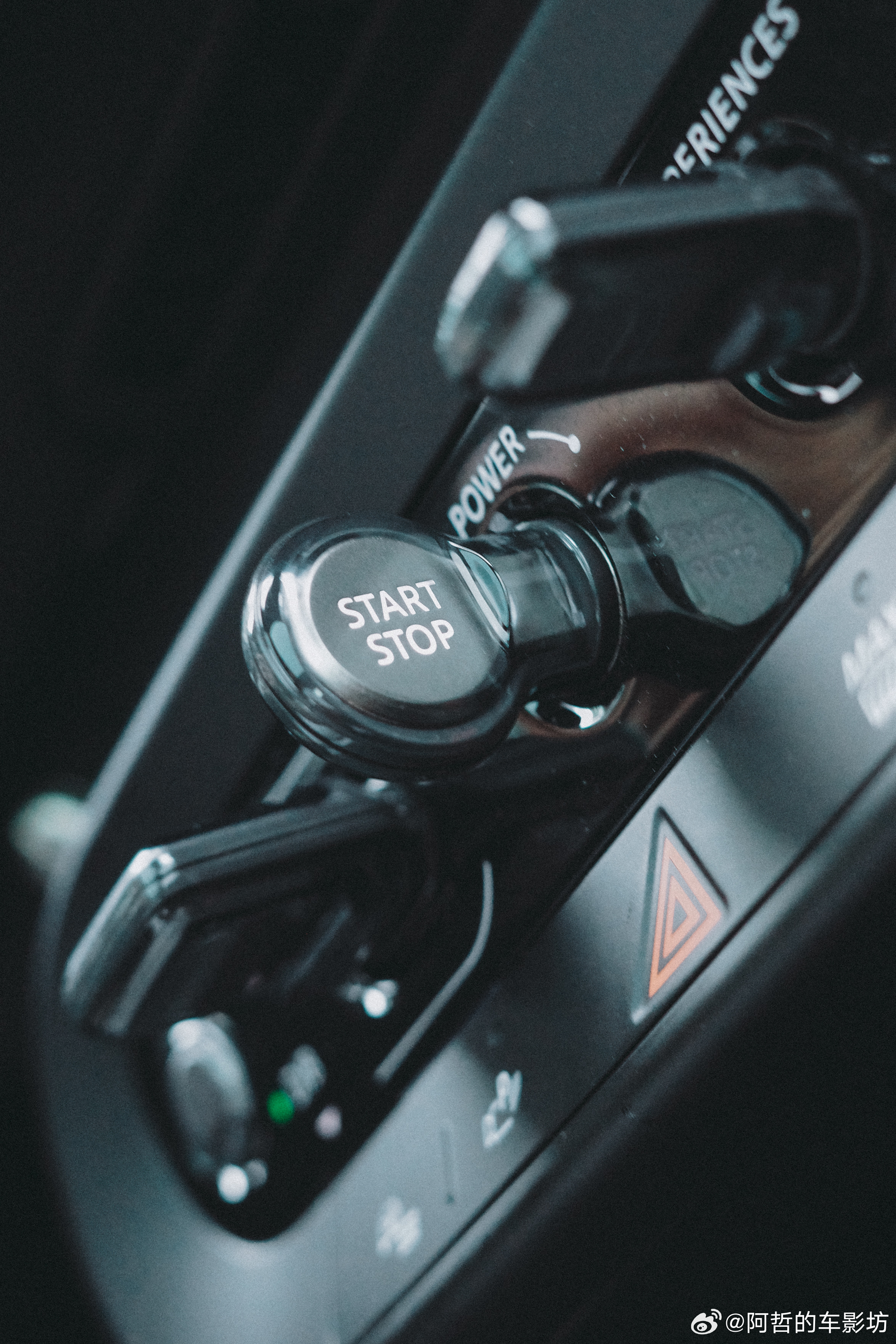 现在的汽车其实越来越智能有很多时候其实它能够判断驾驶者误操作并不执行该指令比如说