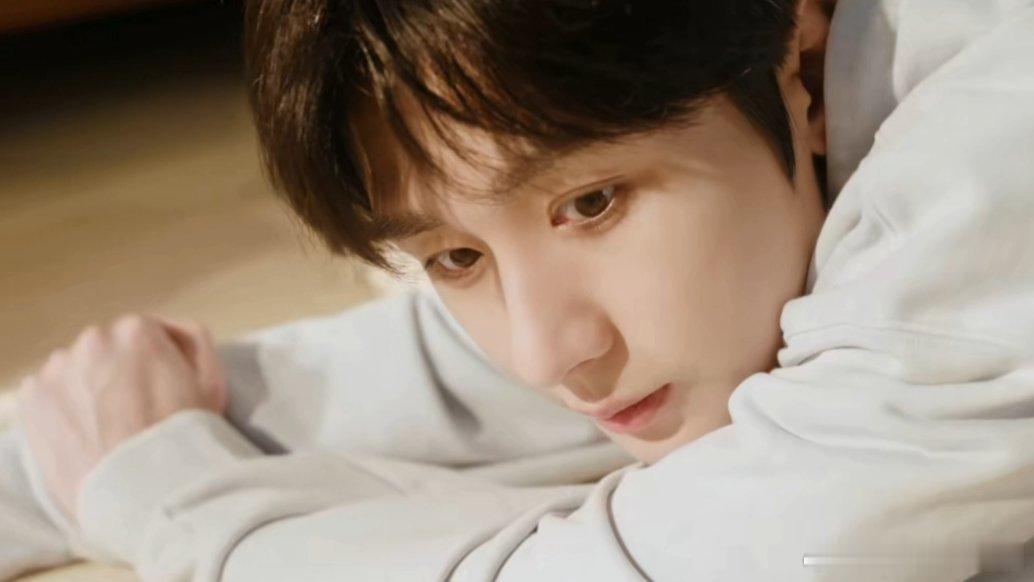 GAP中国品牌代言人成毅成毅的眼眸永远清澈明亮，明媚如初。