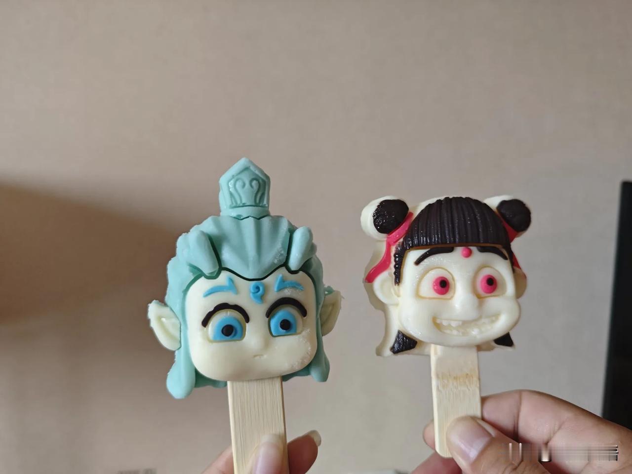 雪糕都这么卷了，记得我小时候只有冰棍吃。
这么美丽，都不忍心吃了[捂脸]