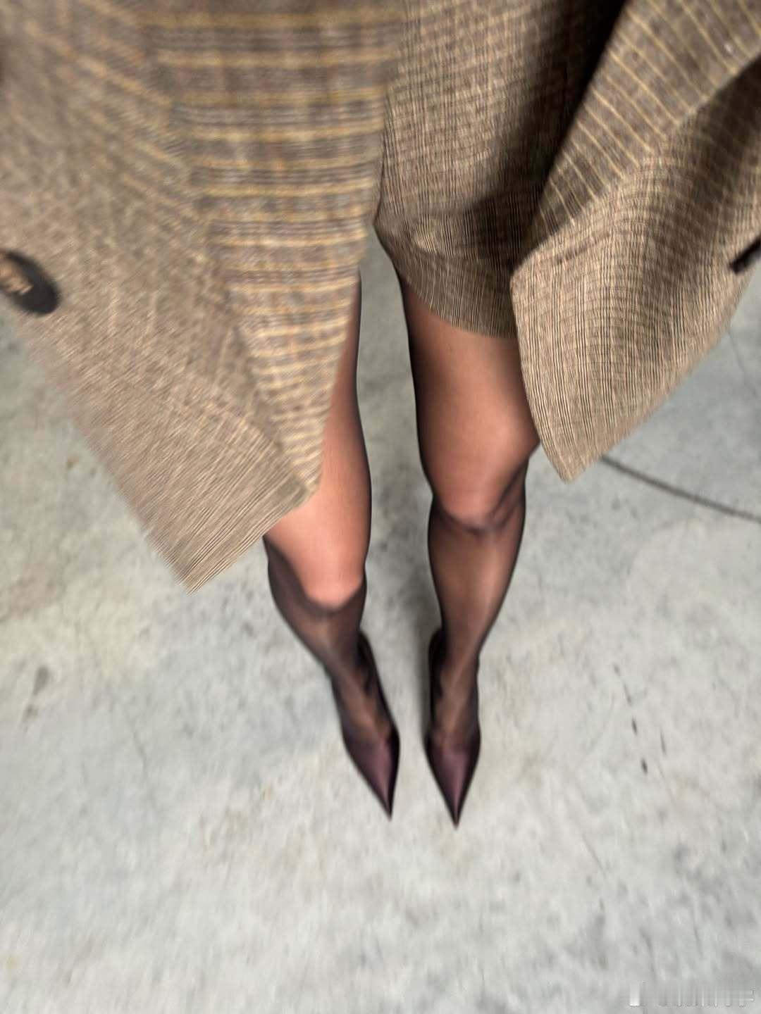 现在信了，黑丝果然显腿细🦵🏻  ​​​