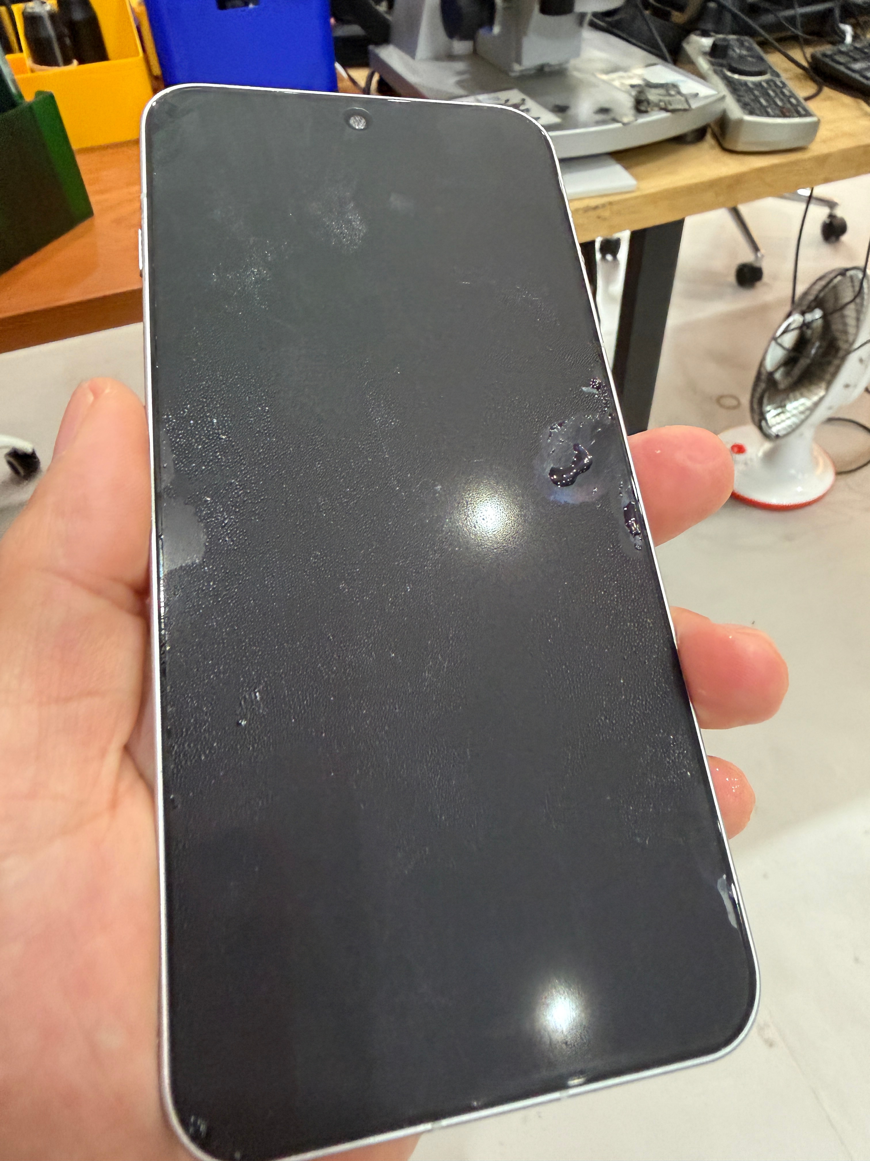 这就是不关散热器的后果、手机都得进水