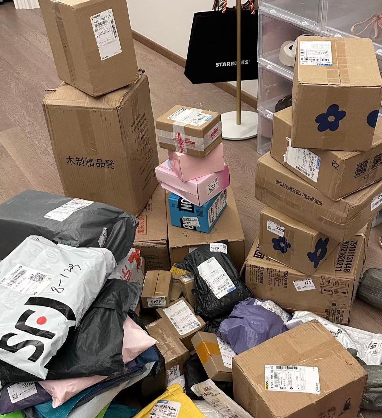 快递费要涨了  除了商家，我们寄快递都很贵，所以只要退货包运费不变，其他涨就涨了