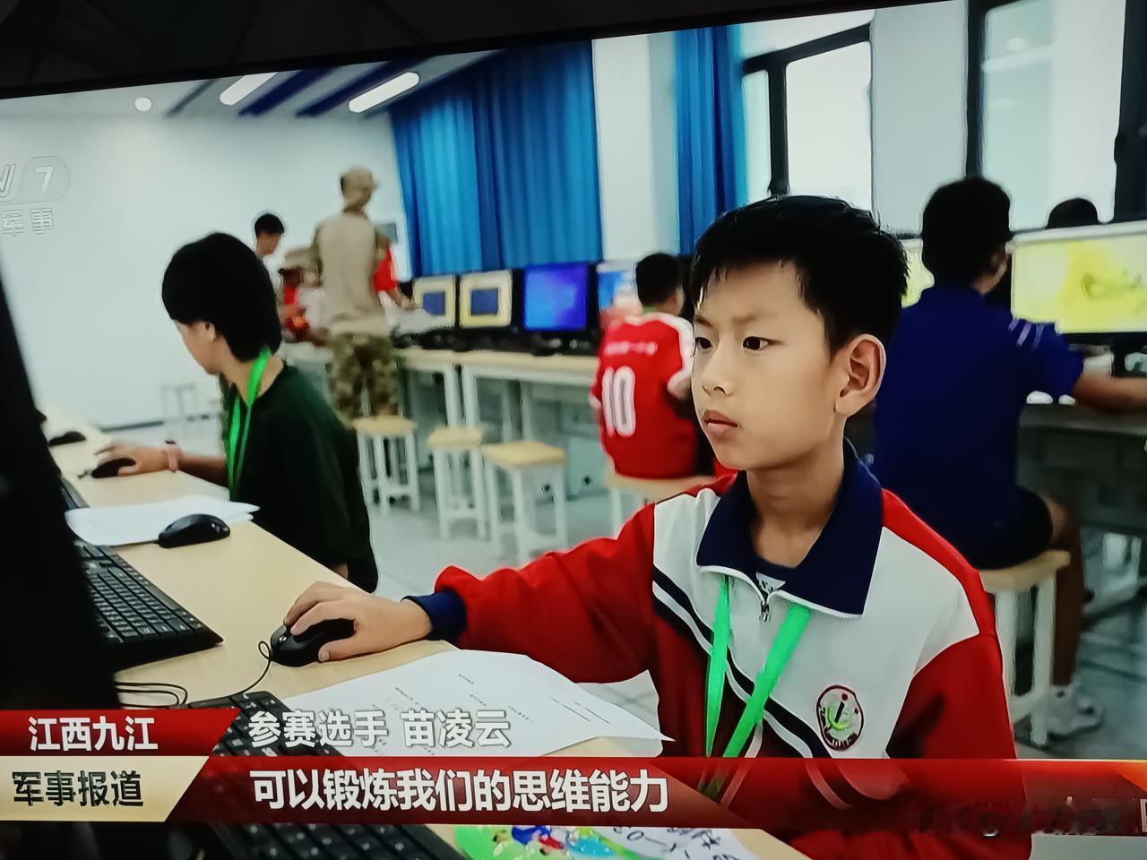 培养国防人才从中小学开始，为进入军事学院的大学生打下了基础。中小学阶段播撒国防意