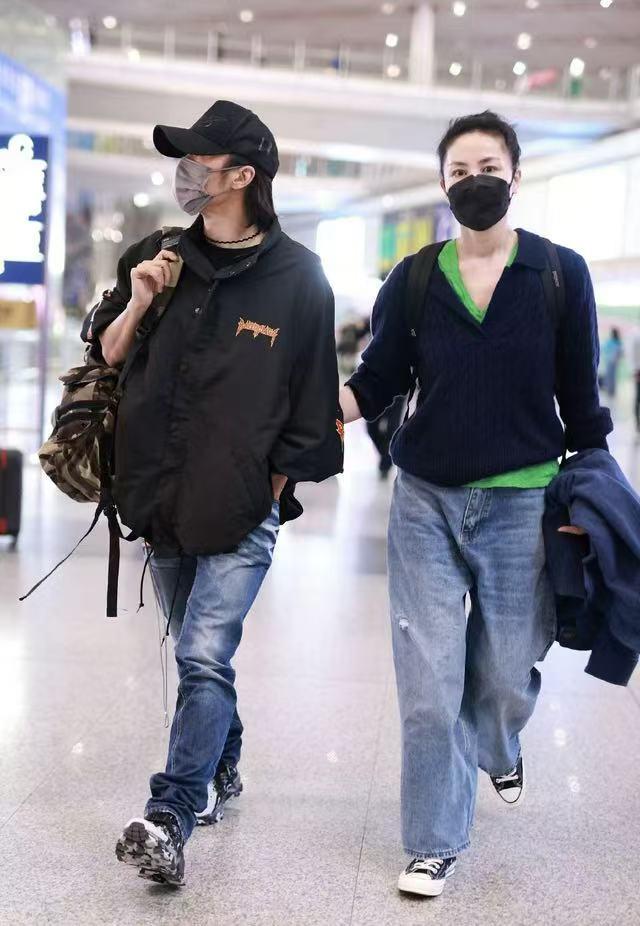 谢贤离开后，两个“儿媳“谁会出现在葬礼现场？
 
这个问题，恐怕王菲需要慎重考虑