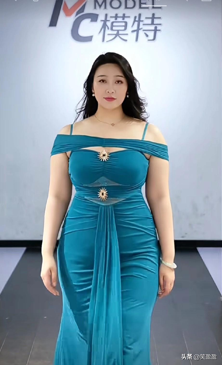 走秀很多感觉很多风格
 每次演绎都是一种快乐 
这才是真正的美女呢[强]
你喜欢