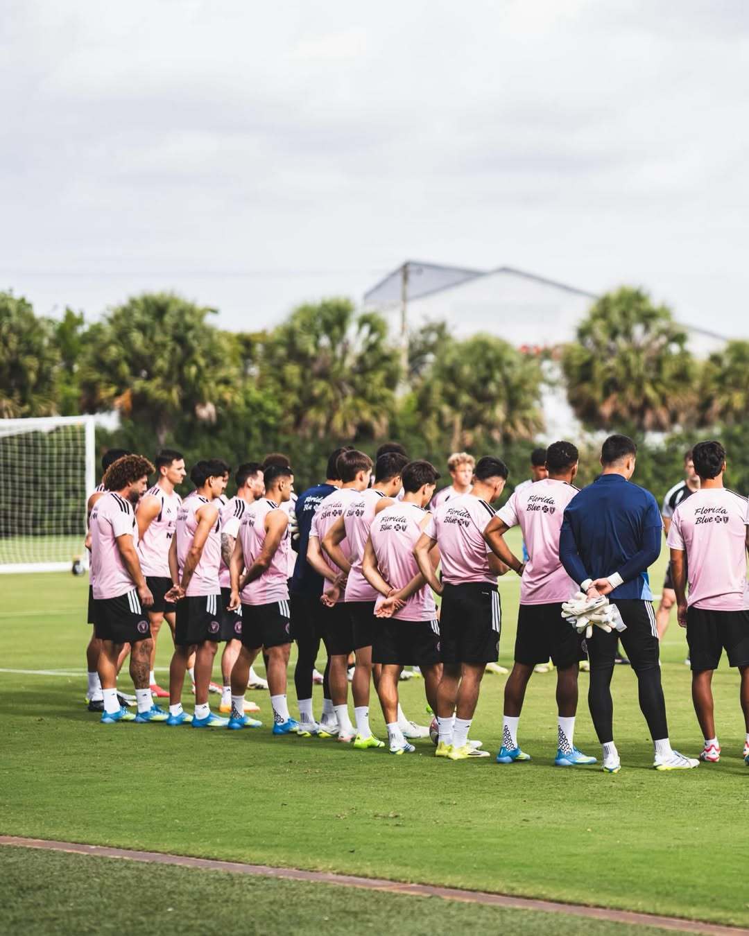 迈阿密官方更新今天的训练照｜回到家中。全神贯注。🧠⚡️梅西