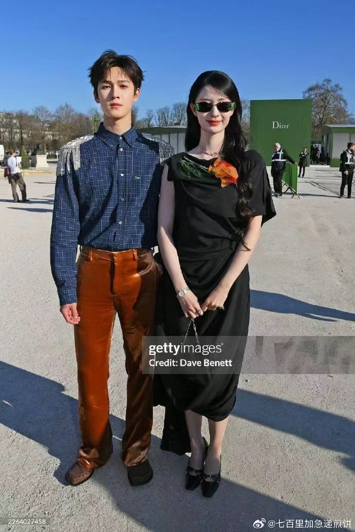 李昀锐王楚然米兰同框生图 李昀锐王楚然米兰同框生图，帅哥美女超养眼的组合，状态都