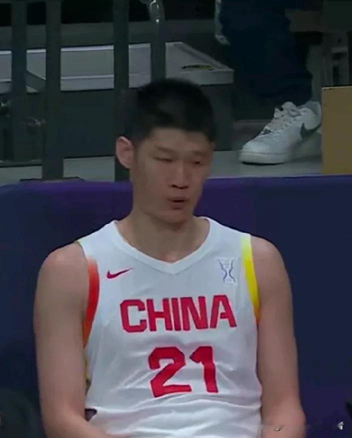 定海神针！！！胡金秋最近4场亚洲杯的数据表现！！！
对阵韩国男篮：首发上场28分