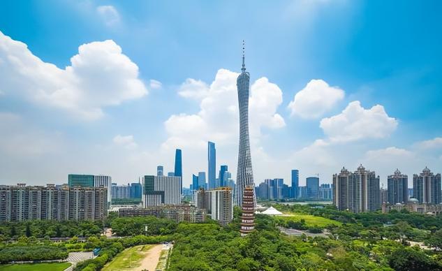 西方政客在布鲁塞尔吵得脸红脖子粗，咱们中国却悄悄干了件惊天动地的大事！连英国前高