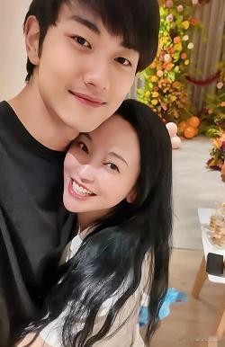 43岁的金莎 给所有女人上了一课， 你可以找小19岁的弟弟，也可以生孩子，但是 