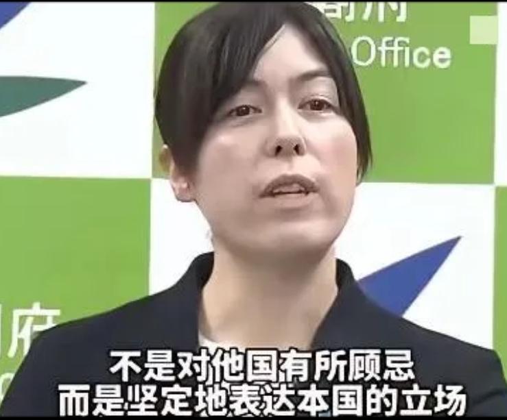 日本人狂什么狂？小野田纪美那副嘴脸，跟茅坑里的石头没两样，又臭又硬。记者问人话，