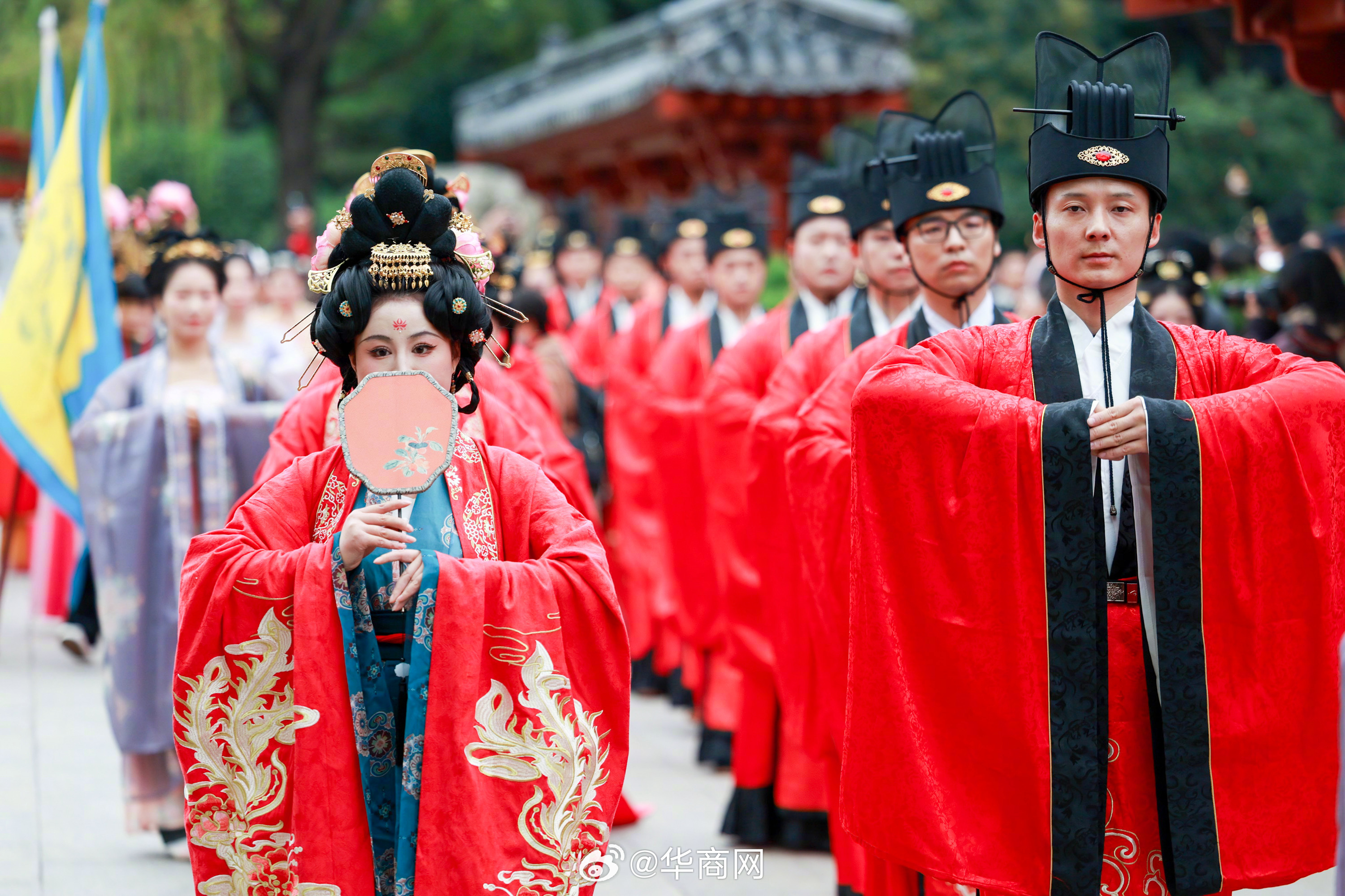 【#爱在长安#全球爱侣七夕共赴浪漫之约！】“爱在长安”2025全球华服集体婚礼全